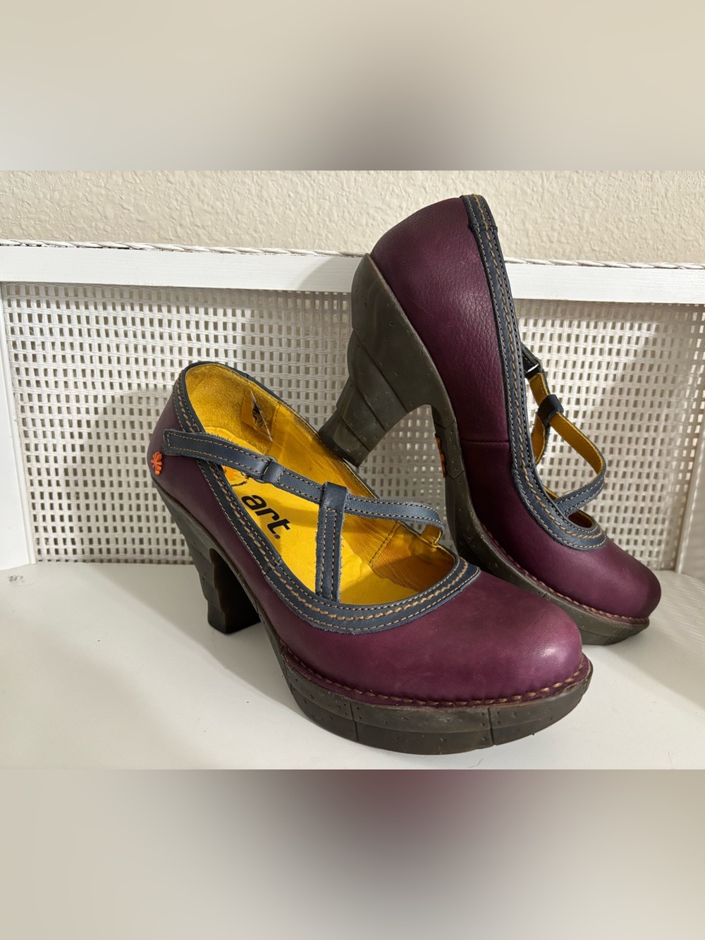 ART Company Plum Low Platform Mary Jane T-Strap w/Sculpted Tiered Heel - EUC